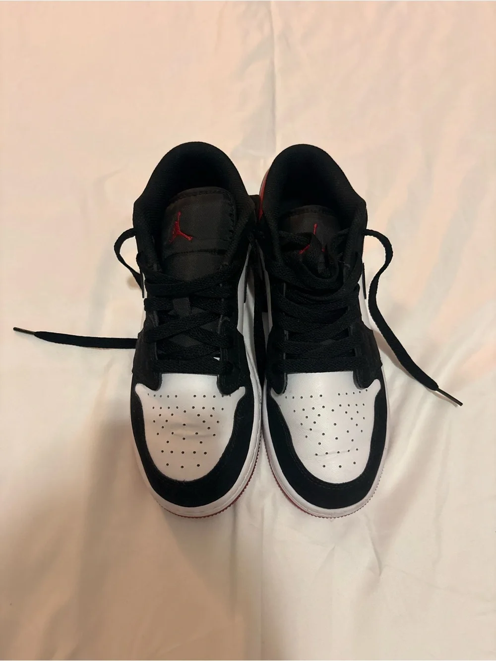 Jordan Kids Low-Top Sneakers in White/Black/Red